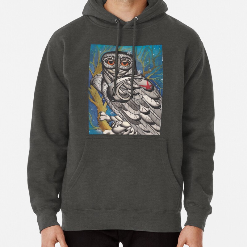 Snowy owl with red star Pullover Hoodie