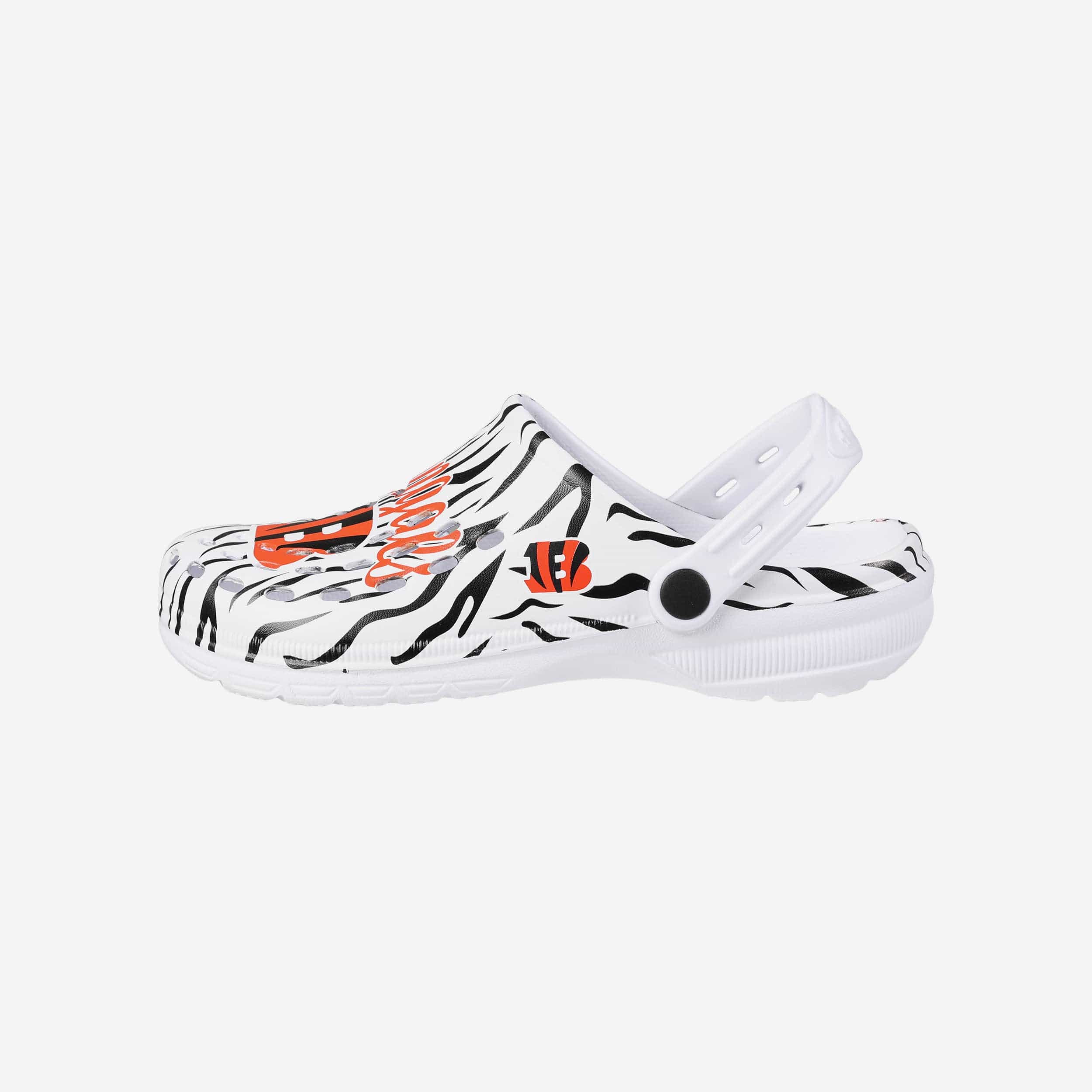 Tampa Bay Buccaneers Womens Floral White Clog 2025 Crocs, Tampa Bay Buccaneers Crocs Clogs