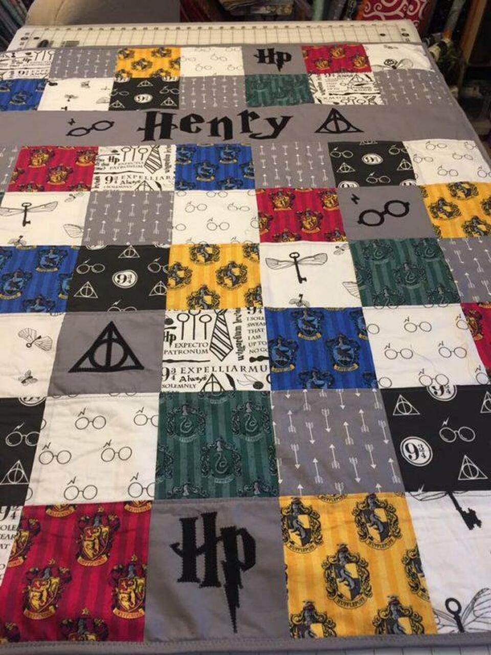 Hogw es 02 Quilt Blanket Tr12 Quilt