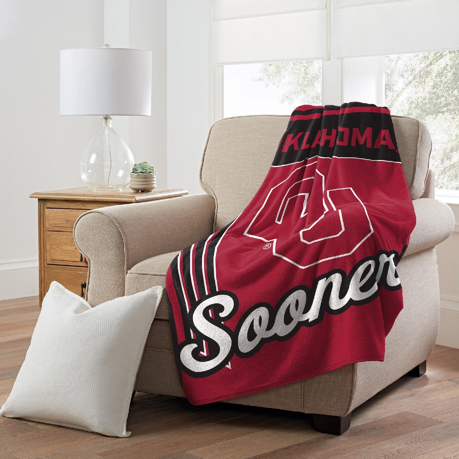 Oklahooo NCAA Officially Lied Throw Blanket