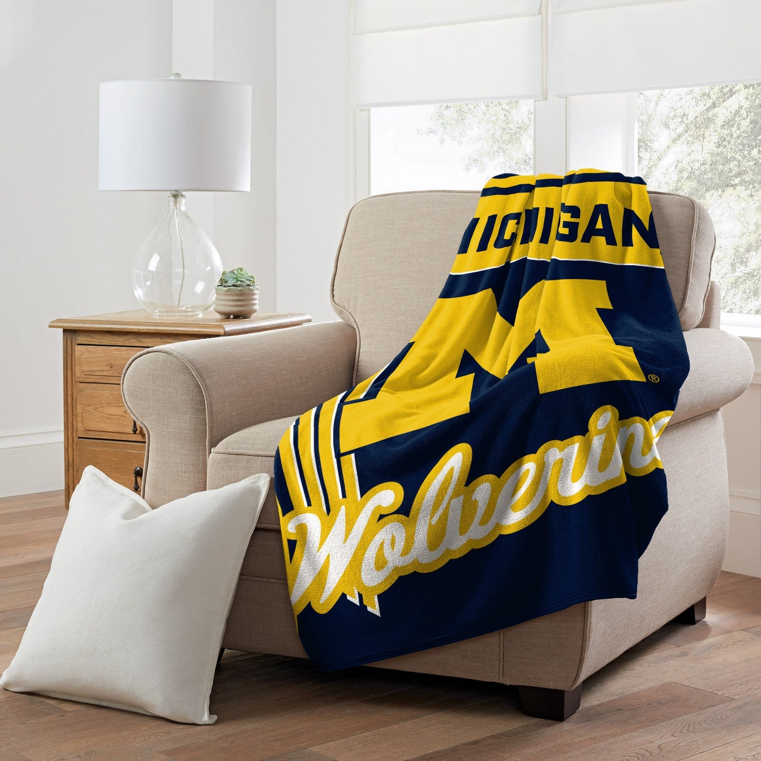 Michigan Wolver NCAA Officially Lied Throw Blanket