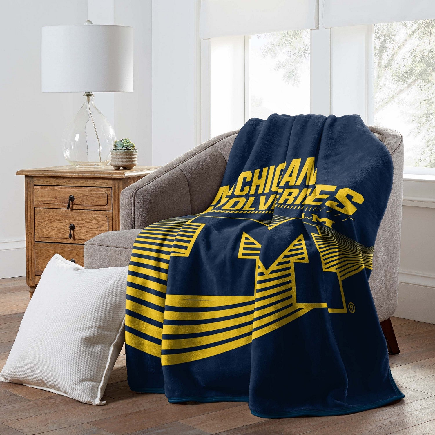 Michigan Wolver NCAA Officially Liedchel Throw Blanket