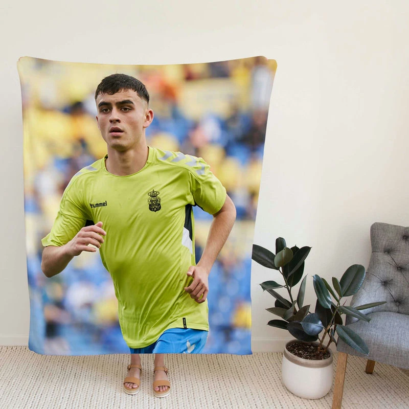 Sph Prsional Football Player Pedri Fleece Blanket