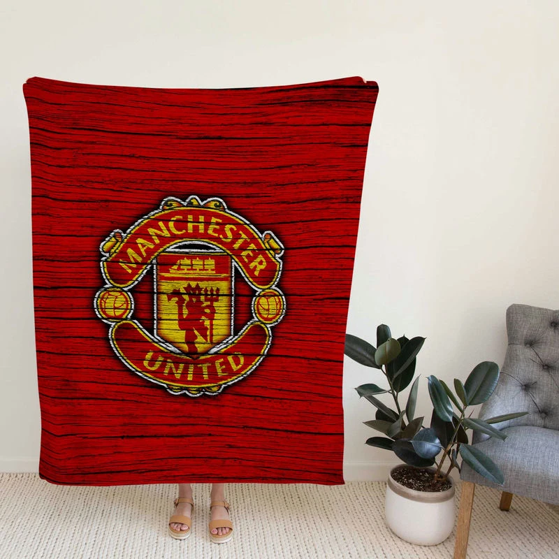 Energetic Football Club Manter United Logo Fleece Blanket