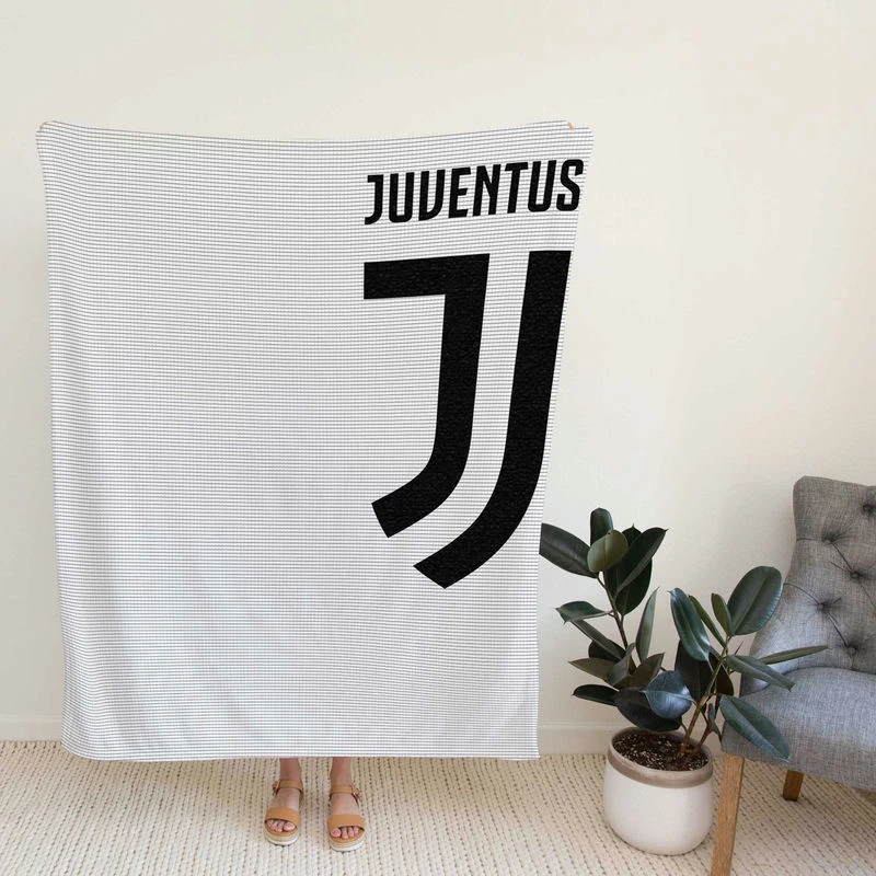 istent Football Club Juve Logo Fleece Blanket