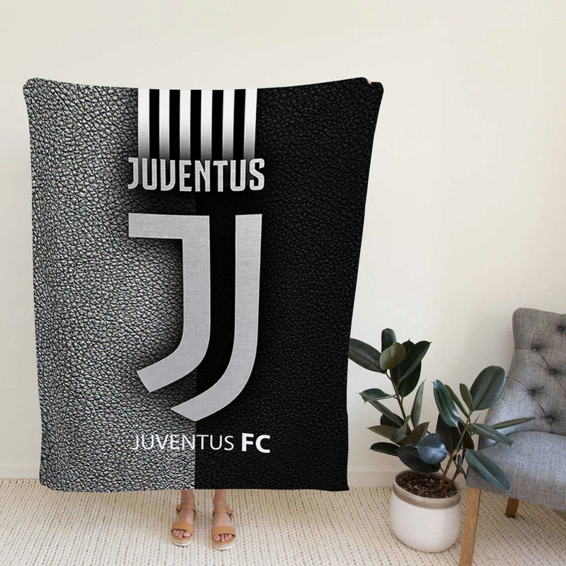 Club World Coccer Team Juve Logo Fleece Blanket
