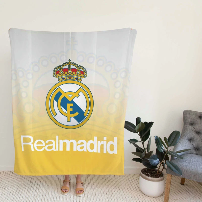 Prsionoccer Club Real Madrid Logo Fleece Blanket