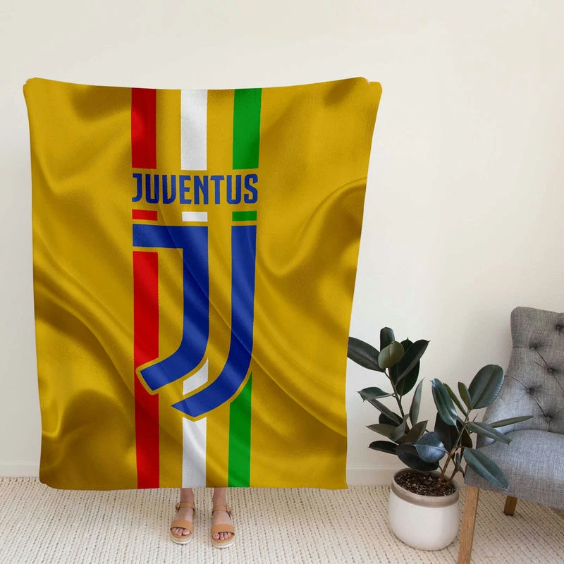 Incredible Italioccer Club Juve Logo Fleece Blanket
