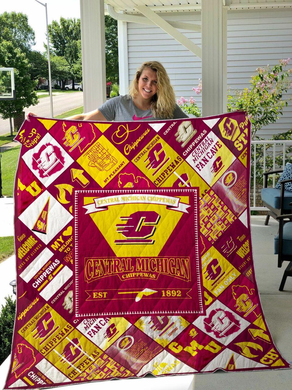 Central Michigan Chipp Quilt Blanket