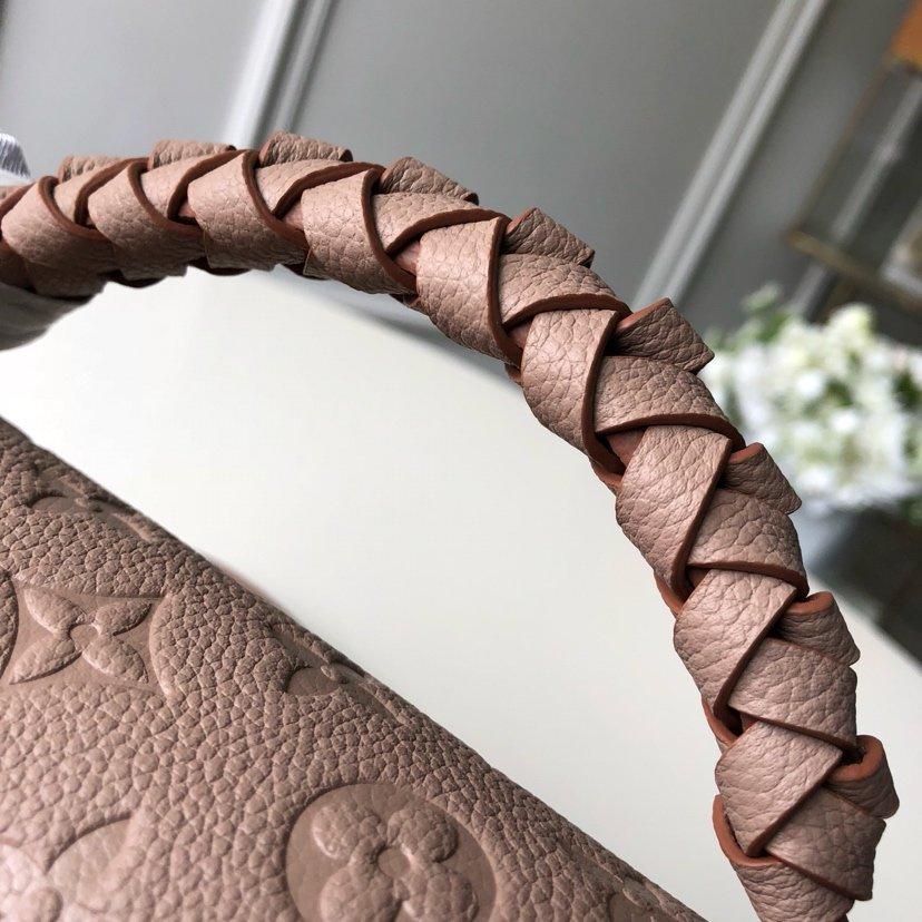 Louis Vuitton pochette mtis