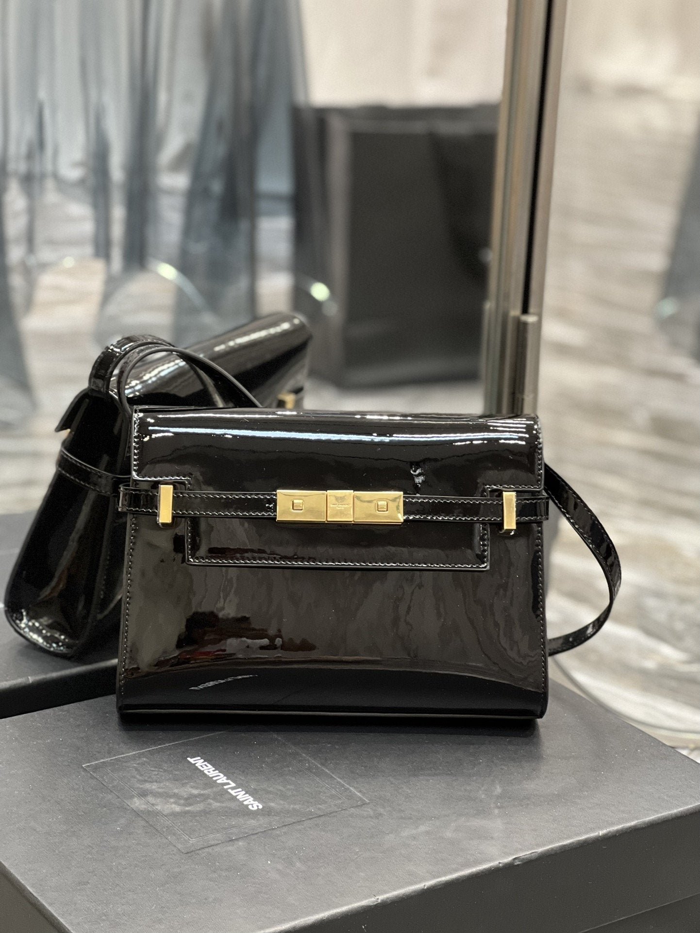 Saint Laurent Manhattan Small Shoulder Bag 24cm