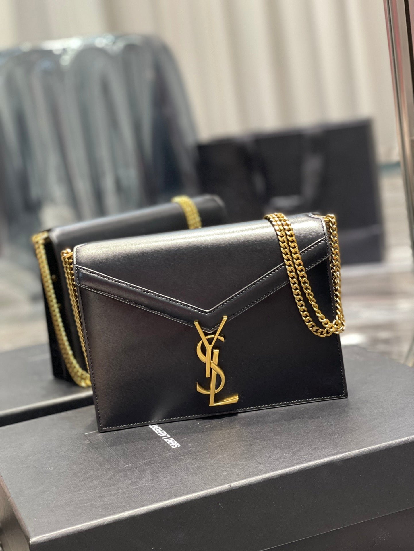 Saint Laurent Cassandra Medium Chain Bag In Grain De Poudre Embossed 22cm Black
