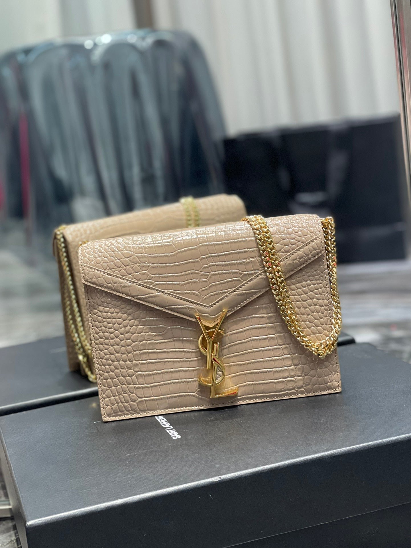 Saint Laurent Cassandra Medium Chain Bag In Grain De Poudre Embossed 22cm Nude