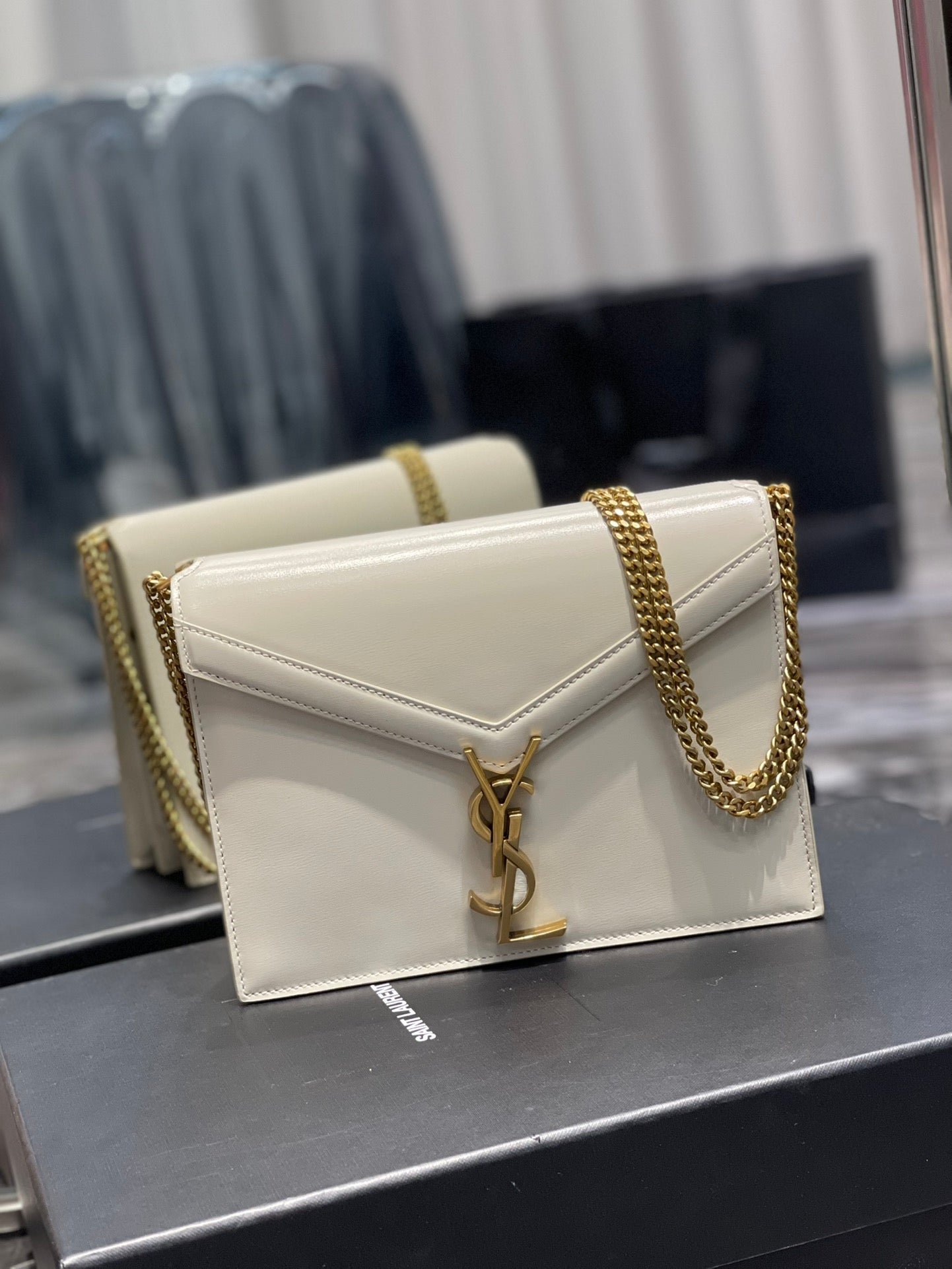 Saint Laurent Cassandra Medium Chain Bag In Grain De Poudre Embossed 22cm White