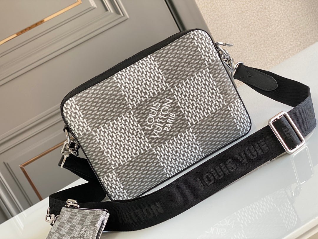 Louis Vuitton Trio Messenger 25cm