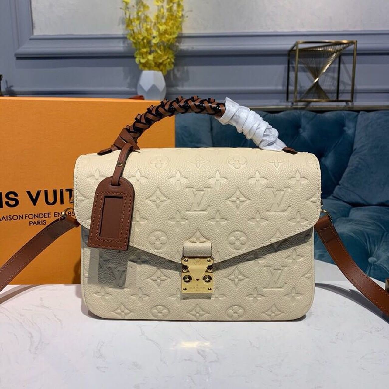 Louis Vuitton Pochette Mtis Bag 25cm Monogram Empreinte Canvas Spring/Summer Collection M53940 Crme Beige/Caramel