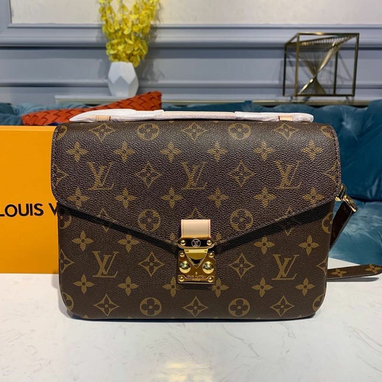Louis Vuitton Pochette Mtis Bag Monogram Canvas Fall/Winter Collection M40780 Brown