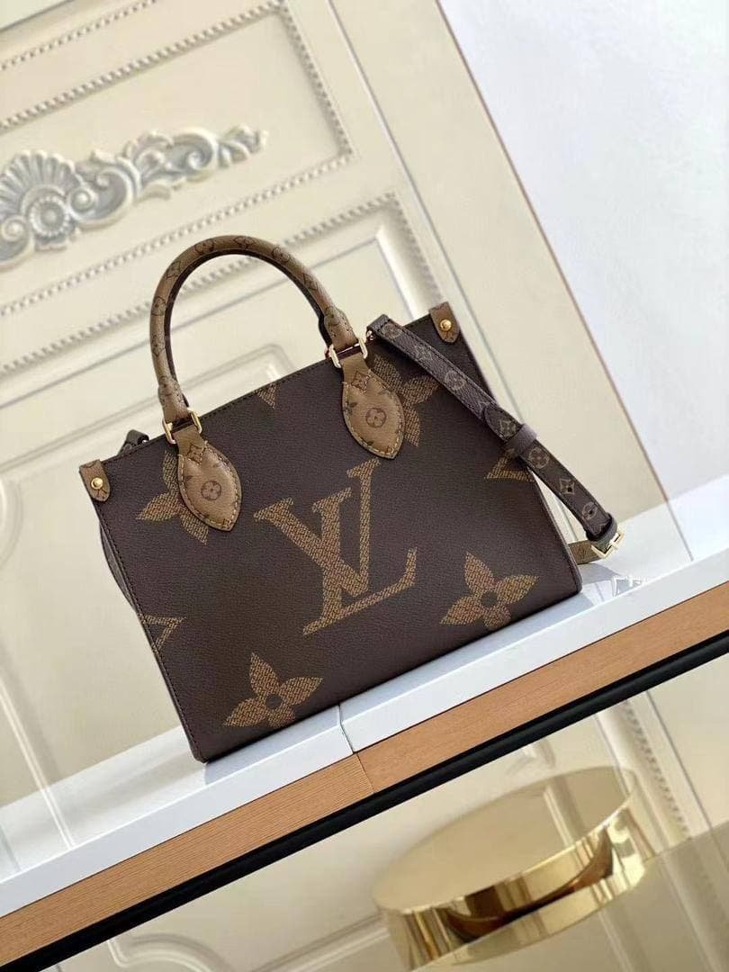 Louis Vuitton On The Go MM 25 cm, Brown
