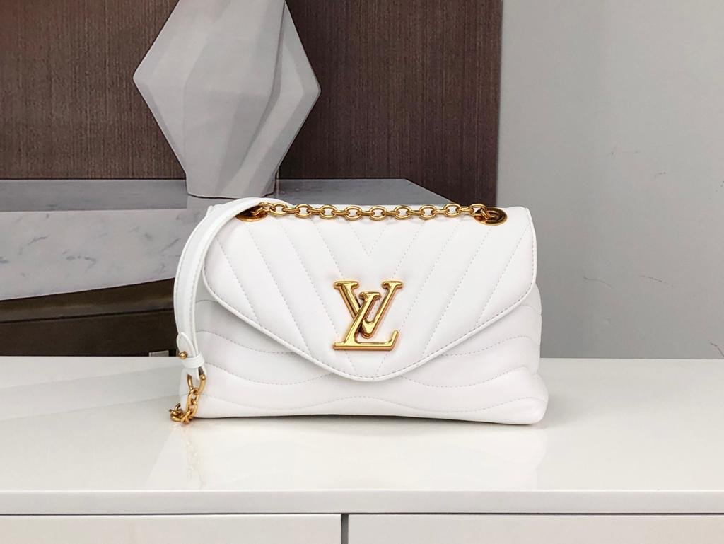Louis Vuitton New Wave Chain Bag 24cm White