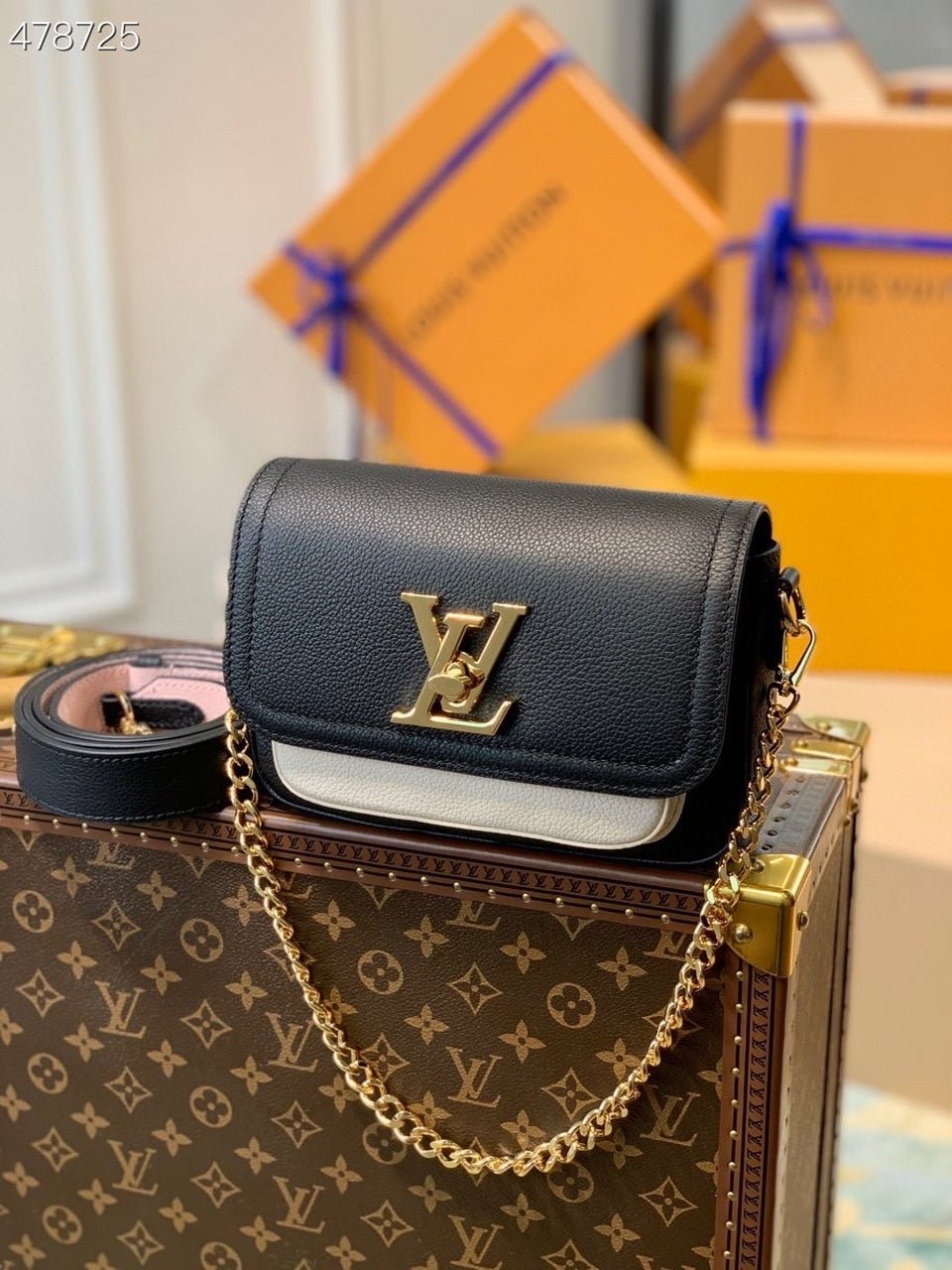 Louis Vuitton Lock Me Tender Bag 20cm Grained Calfskin Leather Spring/Summer Collection M58555, Black