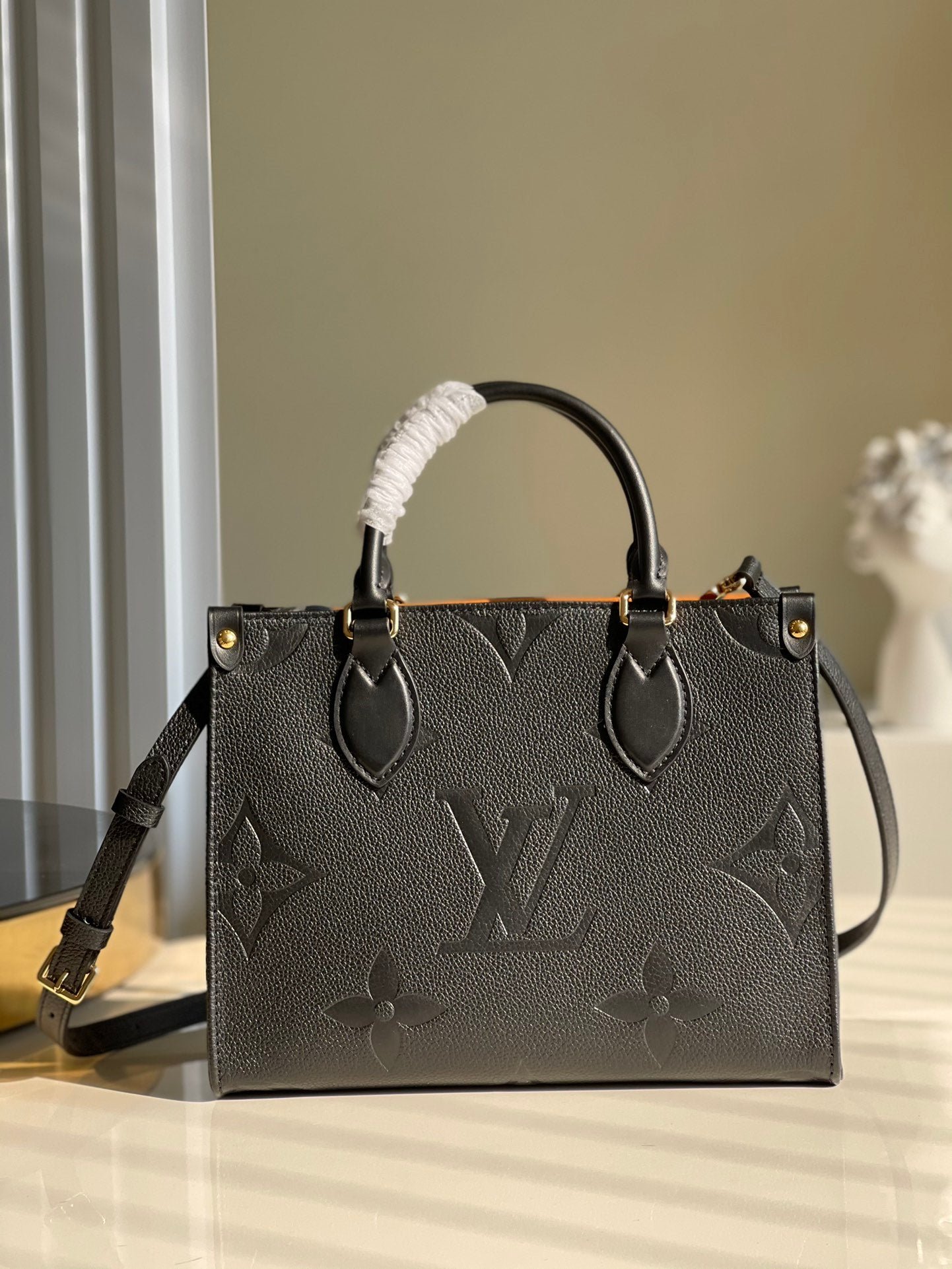Louis Vuitton Handle Bag 25cm All Black