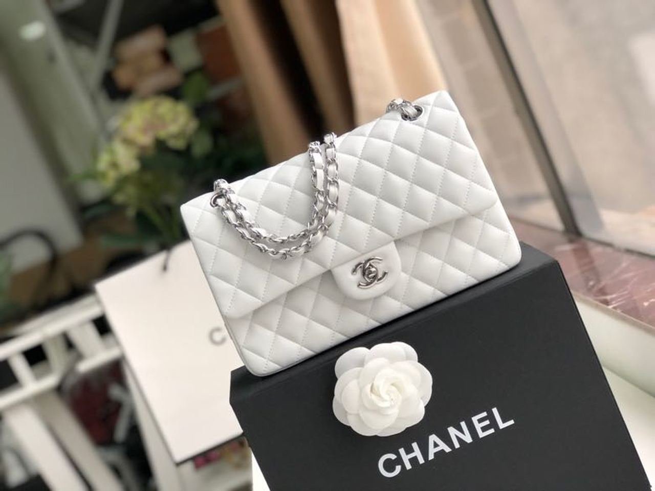 Chanel Classic Flap Bag 25cm Silver Hardware Lambskin Leather Spring/Summer Collection White