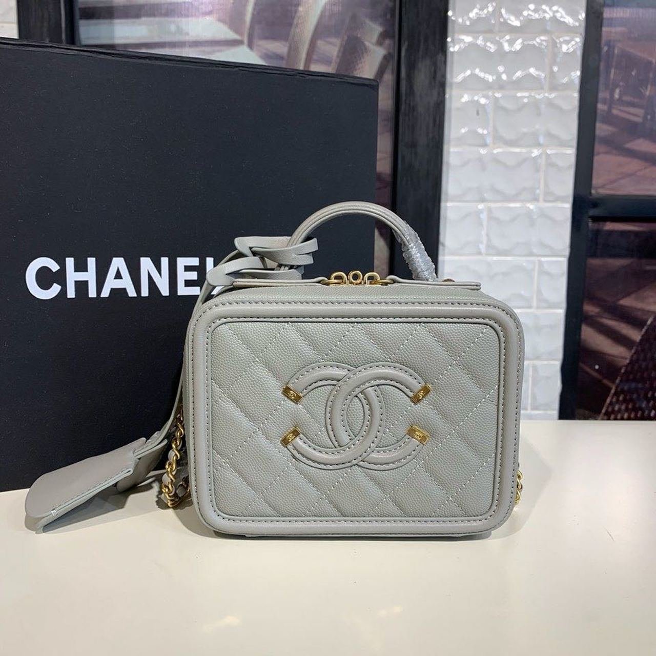 Chanel CC Filigree Vanity Case Bag 18cm Gold Hardware Caviar Leather Cruise Collection, Grey