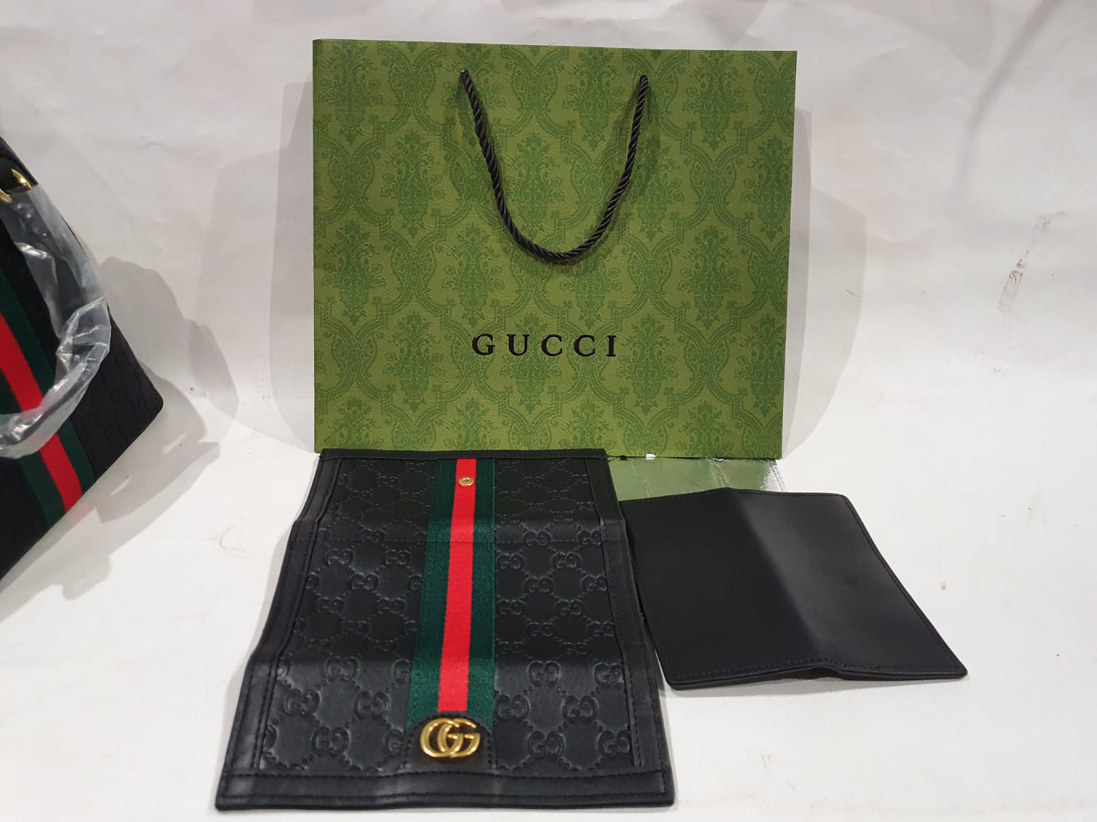 Gucci 2in1 Wallet With a Card Holder 