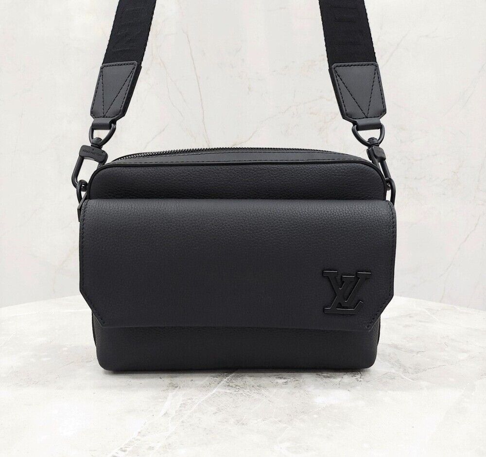 Louis Vuitton Fastline Leather Messenger Bag M22482