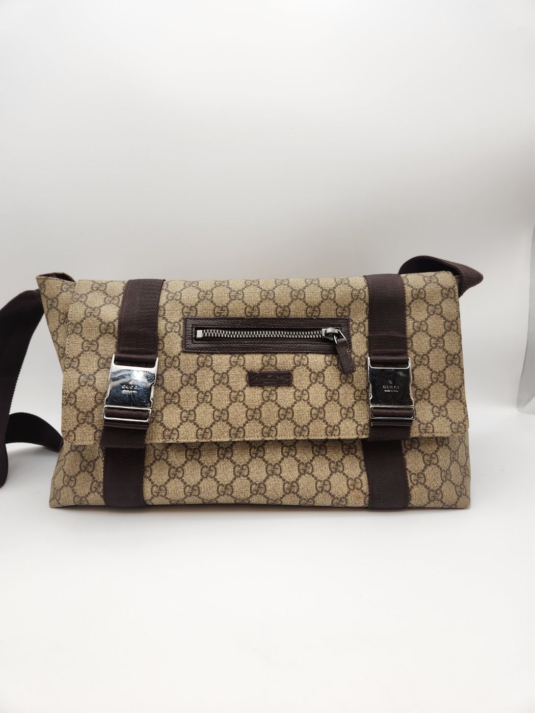 Gucci Supreme Canvas Crossbody Bag (112374) B+ Condition