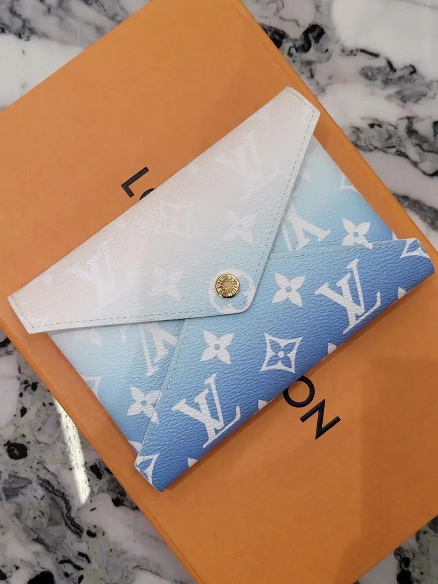 Louis Vuitton Limited Edition Summer Kirigami [M Size] - Product Number