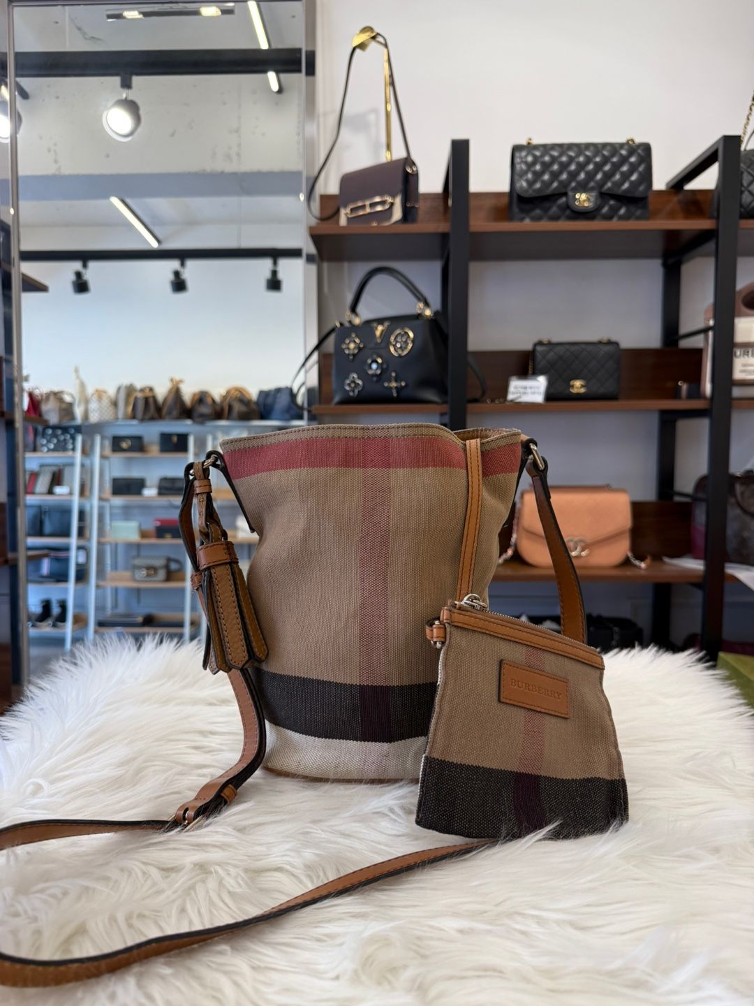 Burberry Ashby Tassel Hobo Bag Small (3982933)