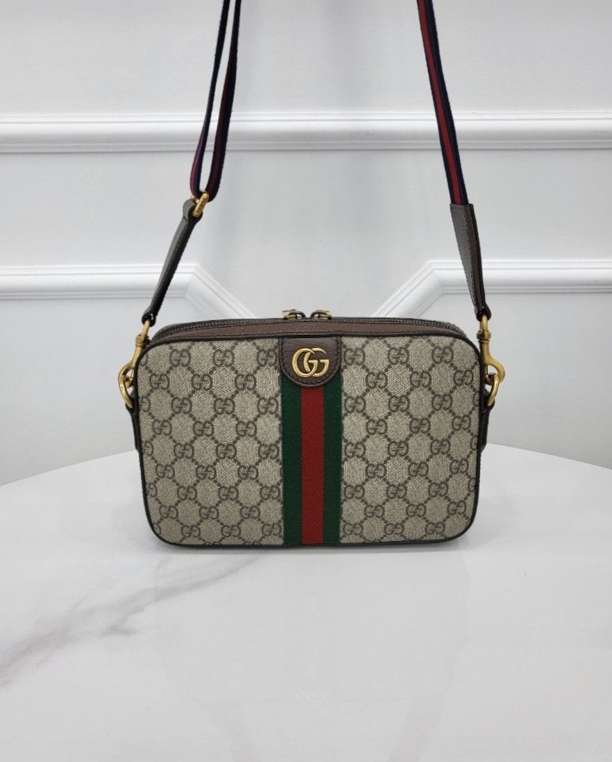 Gucci GG Supreme Shoulder Bag 699439