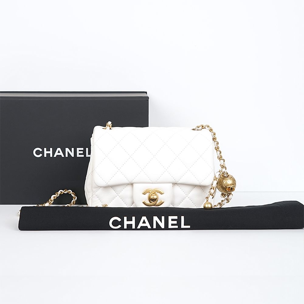 CHANEL Vintage Golden Ball Petite Sac Lambskin White with Inlay Chip AS1786
