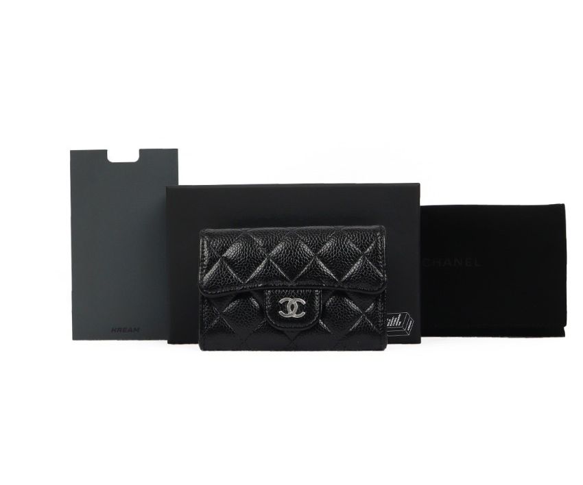 CHANEL Classic Caviar Leather Card Wallet with Embedded Chip AP0214