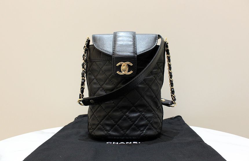 CHANEL Season CC Logo Black Chain Shoulder & Crossbody Bag 26th A57757 B-Grade
