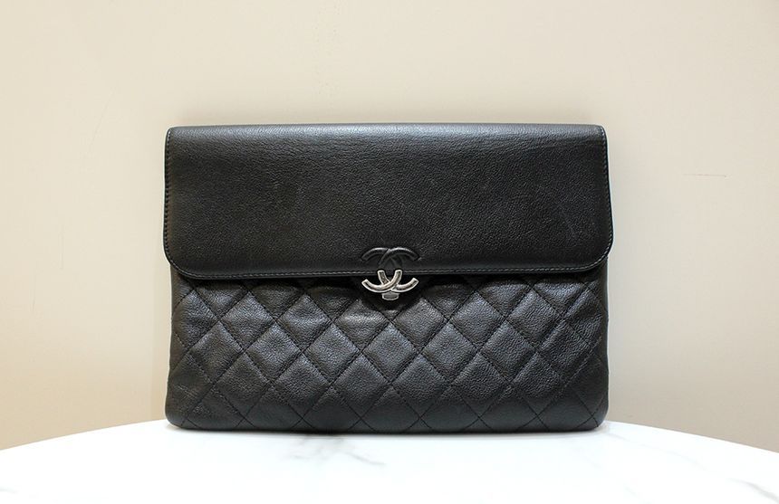 CHANEL Caviar CC Logo Urban Flap Pouch Clutch 29th A84430 - A Grade