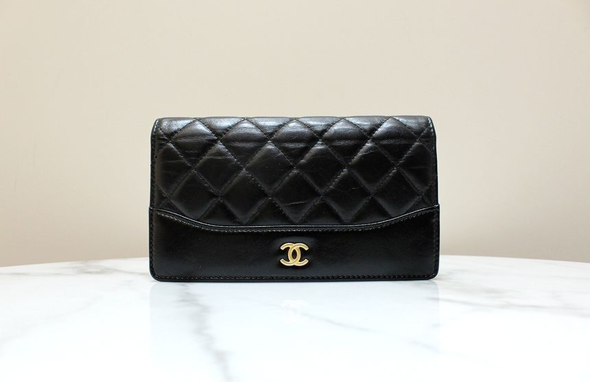 CHANEL Gabrielle Vintage Calfskin Black Chain Flap Wallet 24th A84387 Grade A