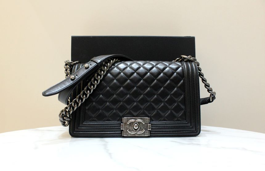CHANEL Lambskin Boy Bag Medium Black Flap Shoulder Bag 22nd A67086 Grade A
