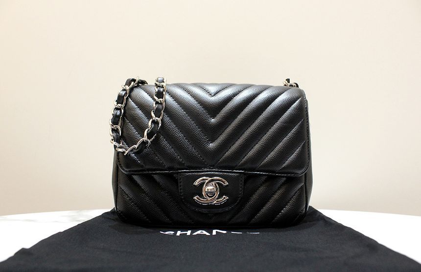 CHANEL Classic Caviar Chevron Petite Sac Black Shoulder & Crossbody Bag 22nd A35200 A+ Grade