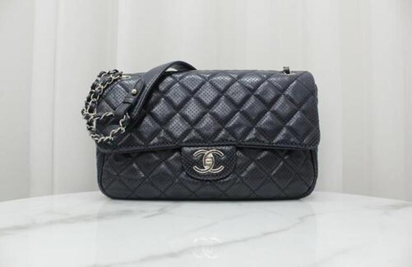 CHANEL Classic Navy Chain Flap Shoulder Bag 19A Grade A [SKU: 19]