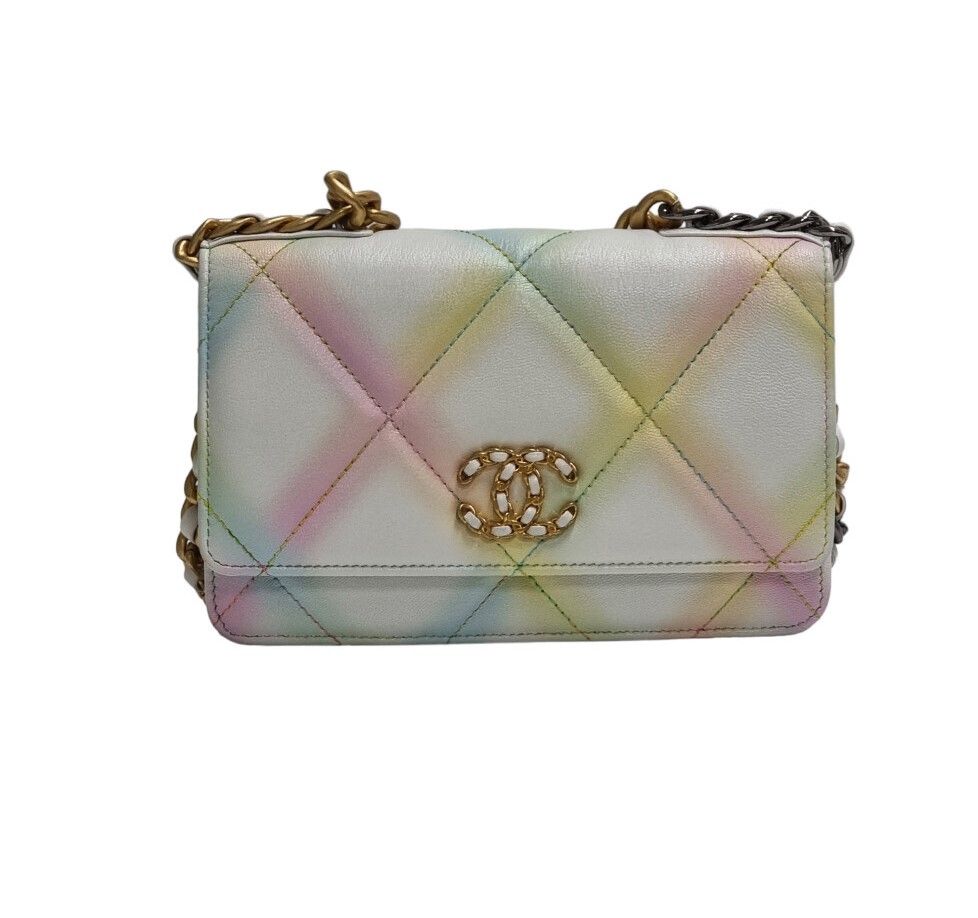 CHANEL Crossbody Bag in Lambskin Leather 19WOC