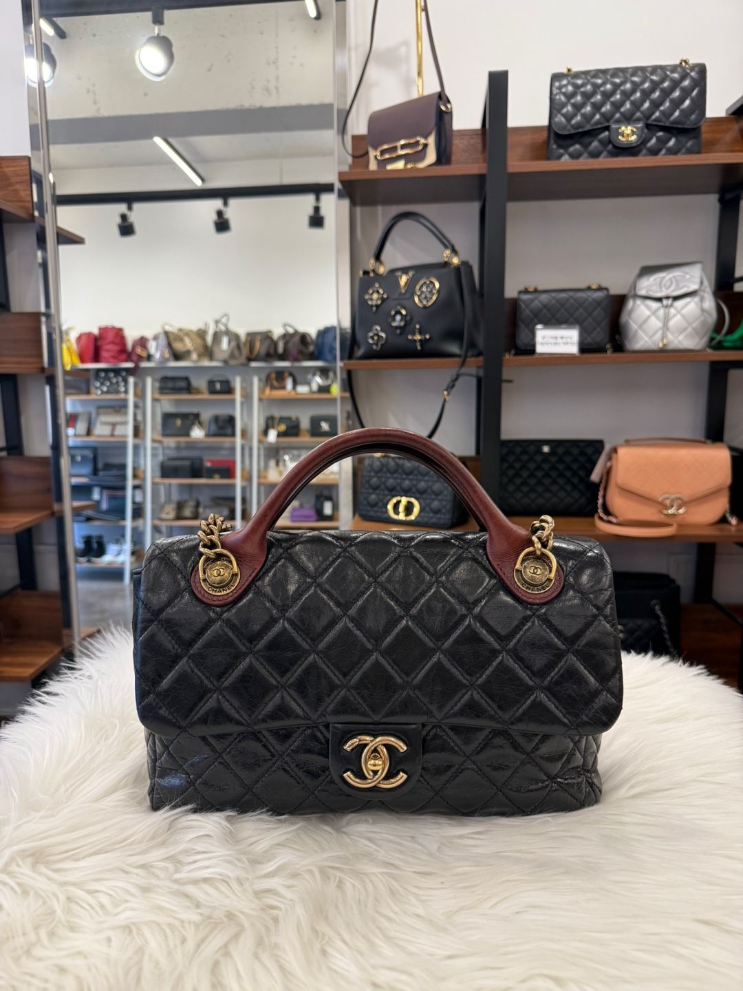 CHANEL Vintage Leather Top Handle Bag 19 Series (A67801)