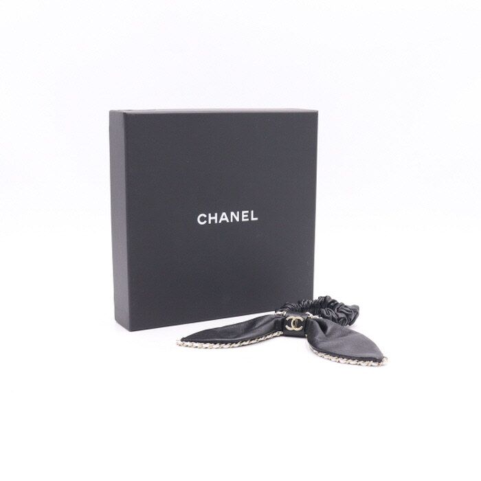 CHANEL CC Ribbon Hair Scrunchie with Lamb Skin Gold Metal Chain AA8258 Season 22 - Black