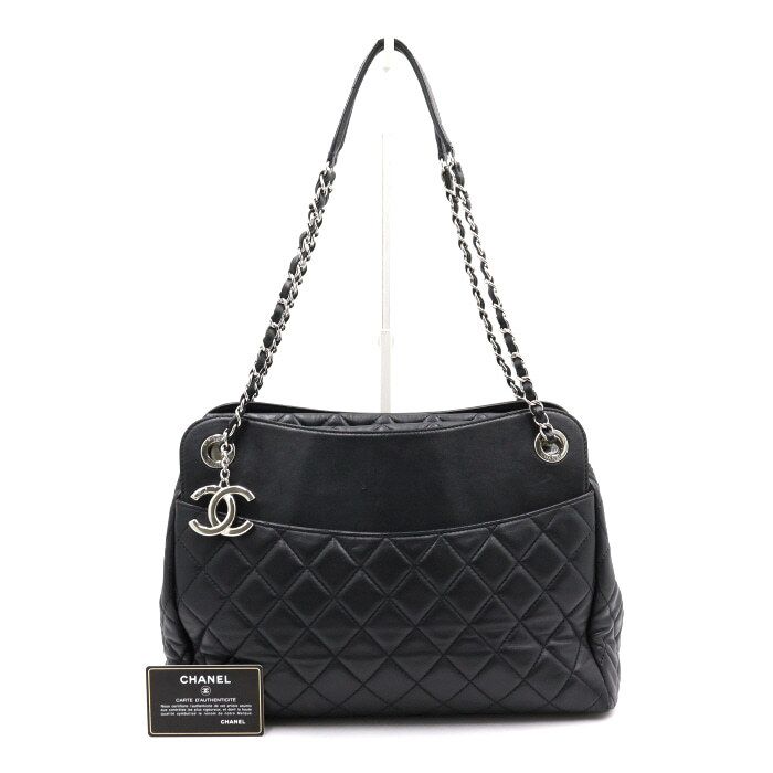 CHANEL Black Lambskin Matelass Quilted CC Chain Shoulder Bag aa45073