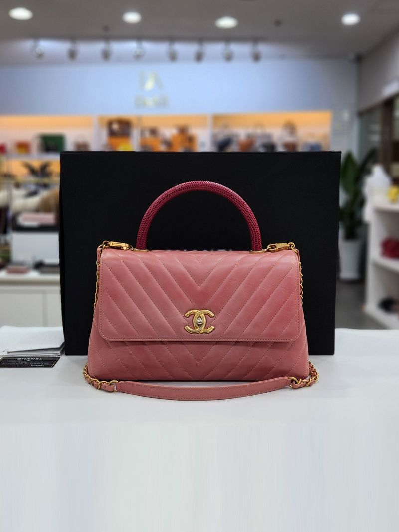CHANEL Chevron Coco Handle Medium Calfskin Gold Hardware Tote Bag Size 25 A92991
