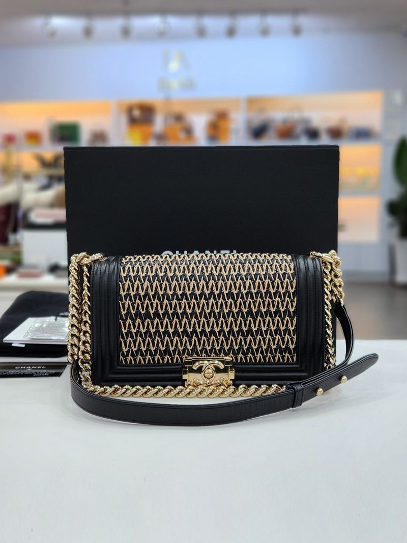 CHANEL Limited Edition Boy Bag Medium Shoulder Bag 27 Series A67086