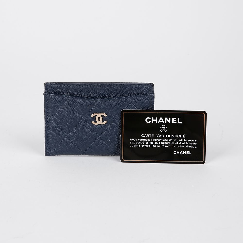 CHANEL Classic Caviar Skin Card Holder AP0213