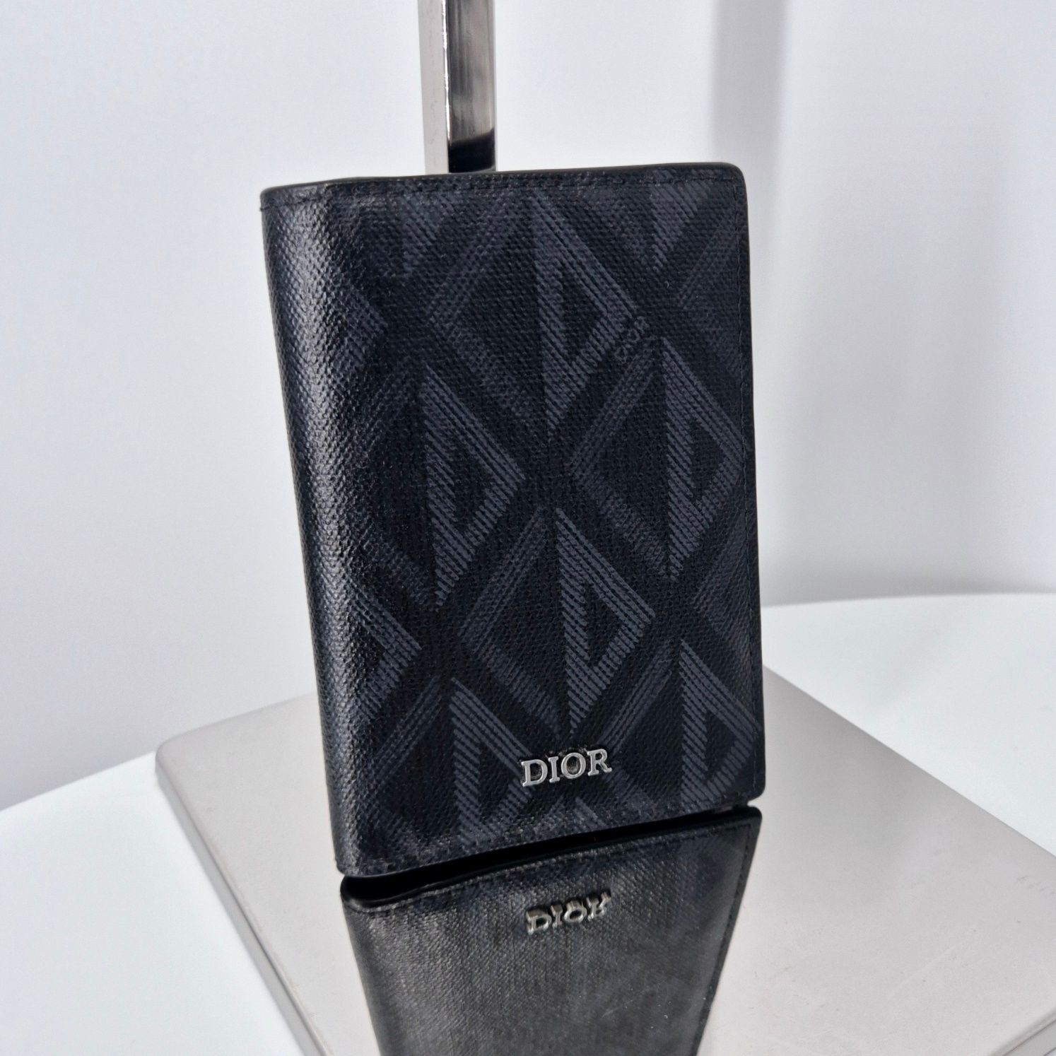Dior Diamond Bifold Card Wallet (2ESCH138DCO)