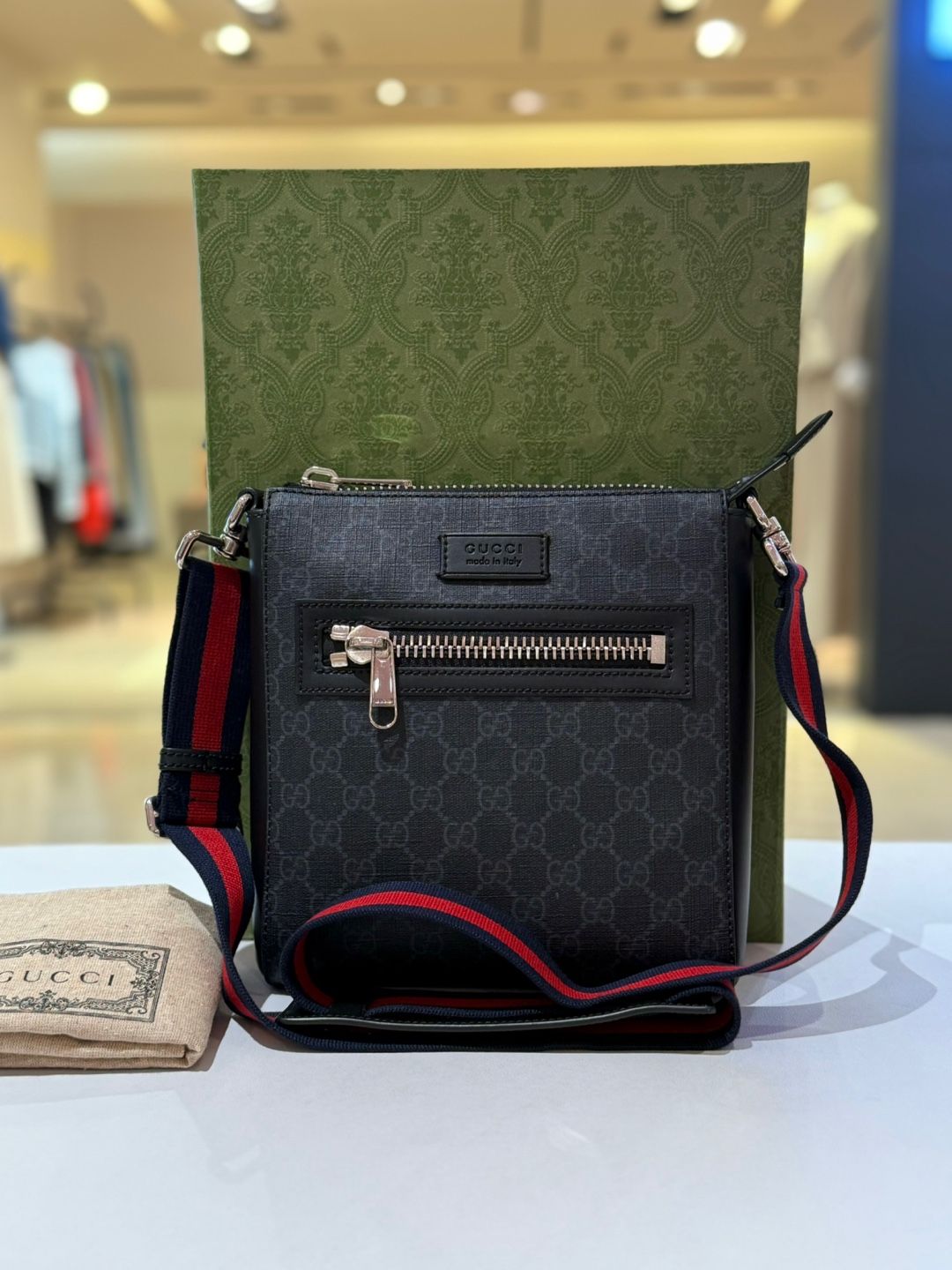 Gucci Supreme Messenger Crossbody Bag 523599